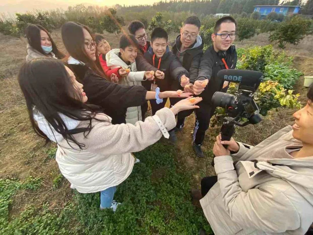 深国交游子社：平安村里的平安小学，今天来了深国交的一群小老师  深圳国际交流学院 第14张